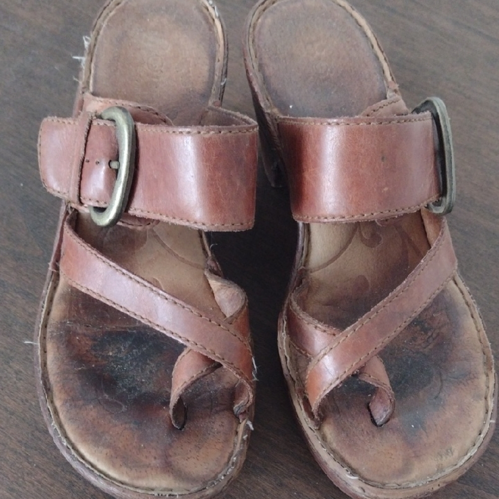 Ladies Size 6 Born Brown Leather Sandals